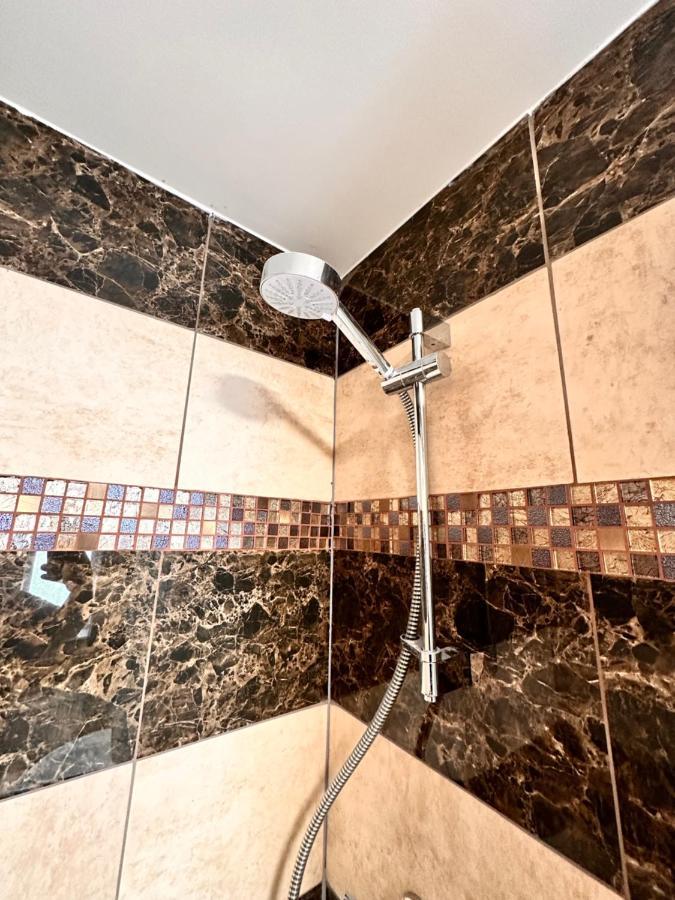 Canary Wharf Single Double And En-Suite Rooms London Exterior photo