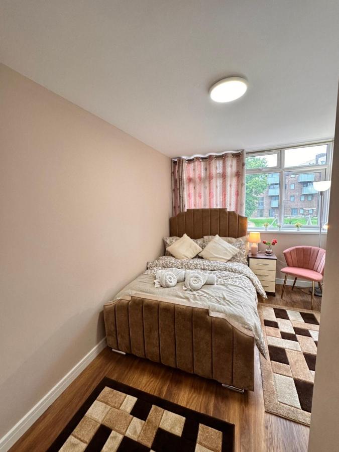Canary Wharf Single Double And En-Suite Rooms London Exterior photo