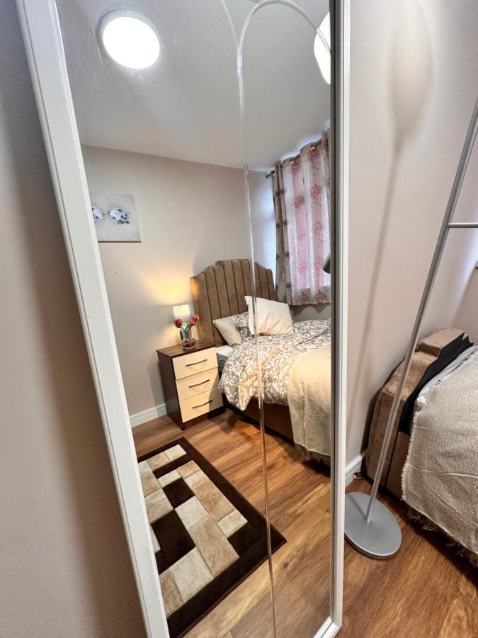 Canary Wharf Single Double And En-Suite Rooms London Exterior photo