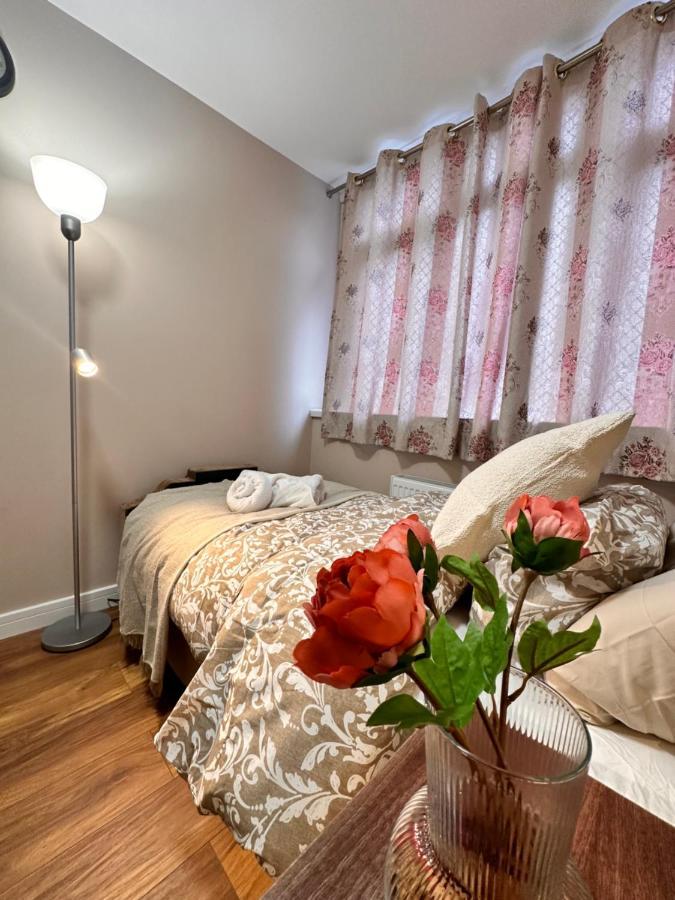 Canary Wharf Single Double And En-Suite Rooms London Exterior photo