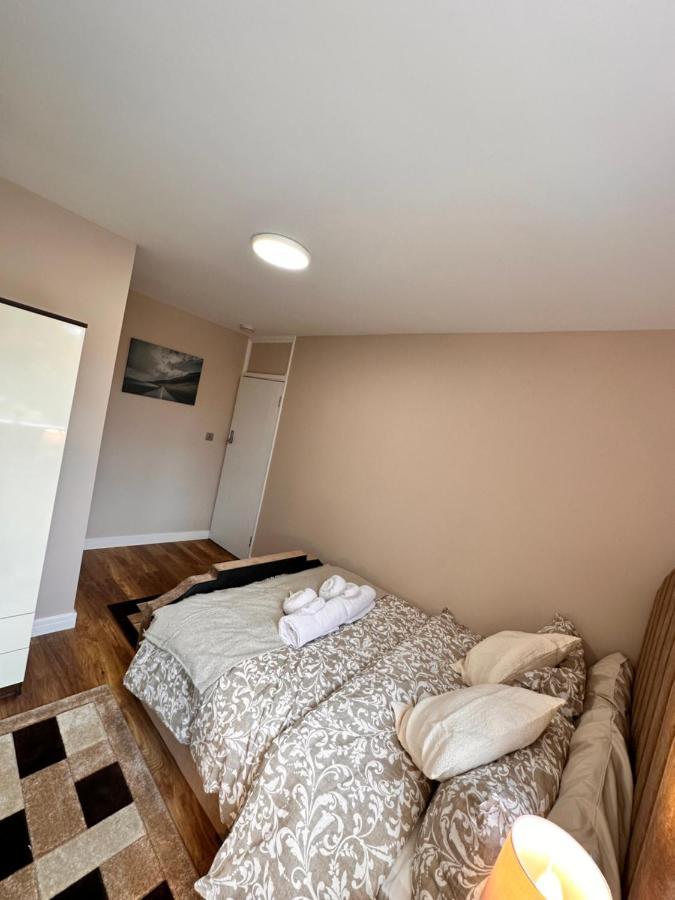 Canary Wharf Single Double And En-Suite Rooms London Exterior photo