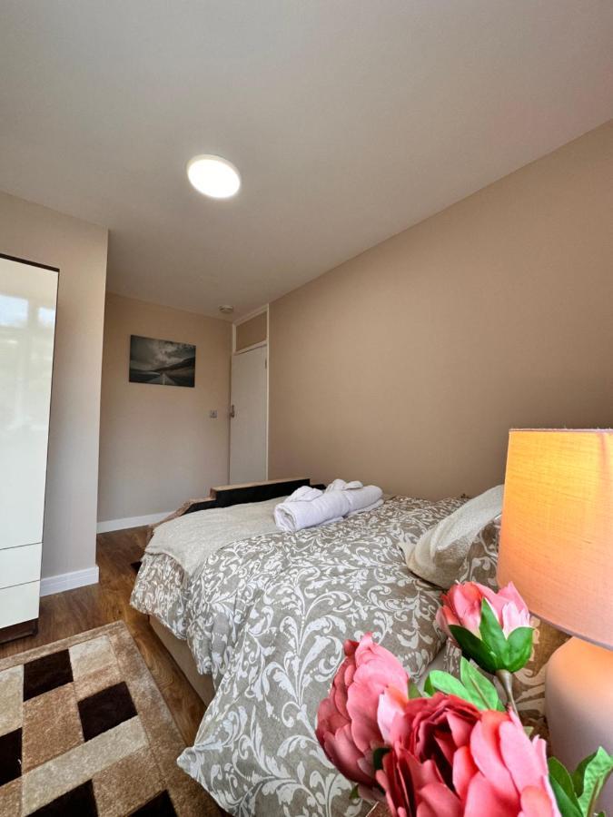 Canary Wharf Single Double And En-Suite Rooms London Exterior photo
