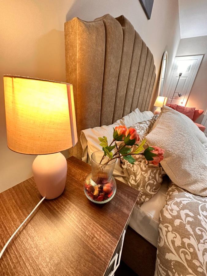 Canary Wharf Single Double And En-Suite Rooms London Exterior photo