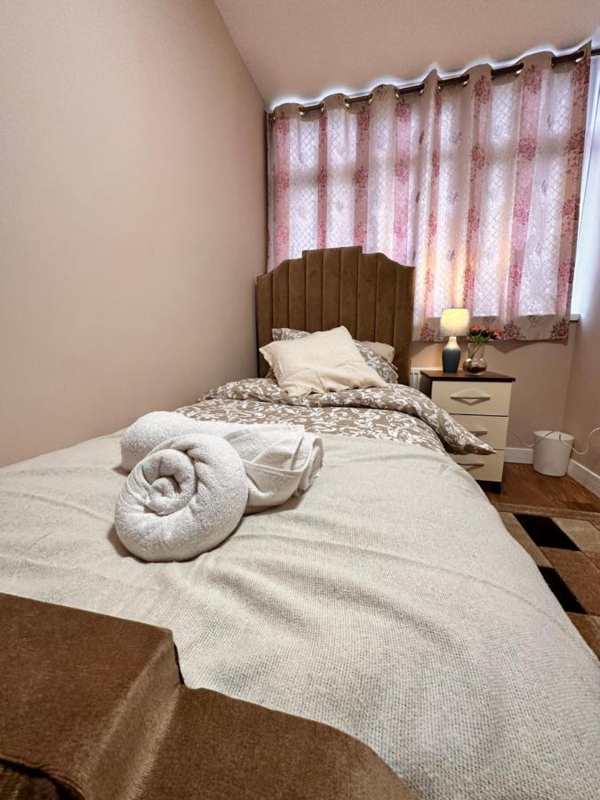 Canary Wharf Single Double And En-Suite Rooms London Exterior photo