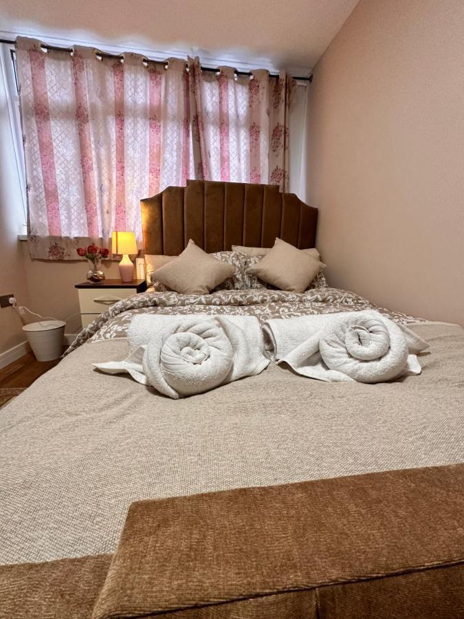 Canary Wharf Single Double And En-Suite Rooms London Exterior photo